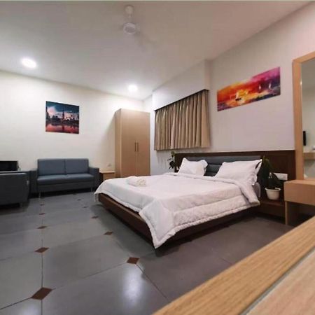 אחמדאבאד Hotel Seven מראה חיצוני תמונה