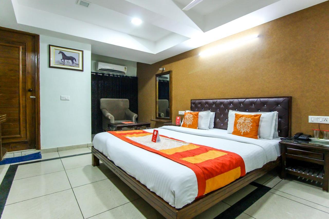 אחמדאבאד Hotel Seven מראה חיצוני תמונה