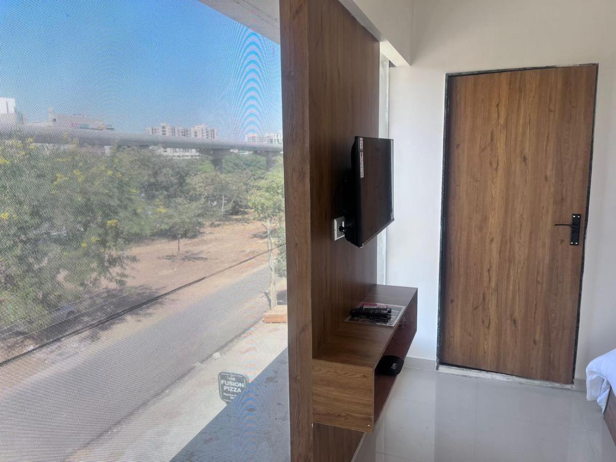 אחמדאבאד Hotel Seven מראה חיצוני תמונה