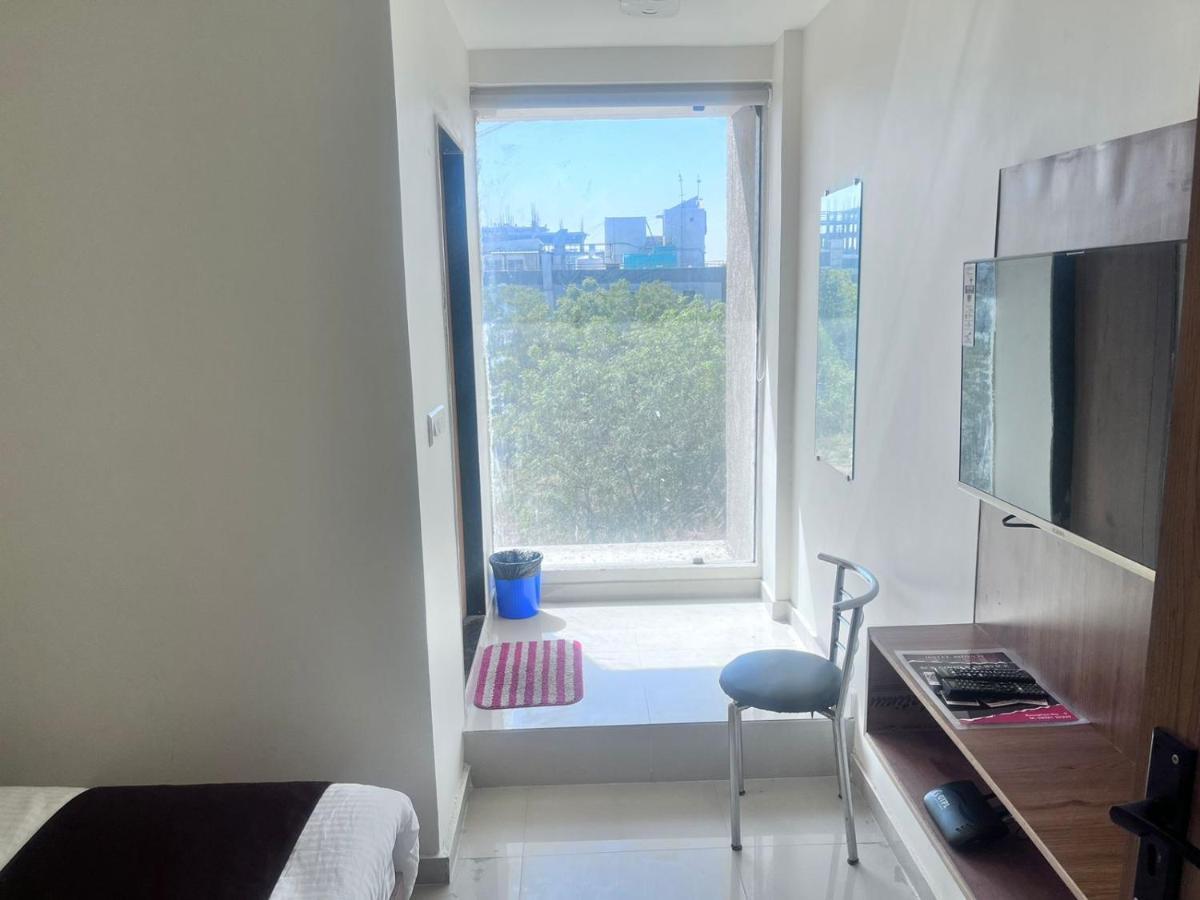 אחמדאבאד Hotel Seven מראה חיצוני תמונה