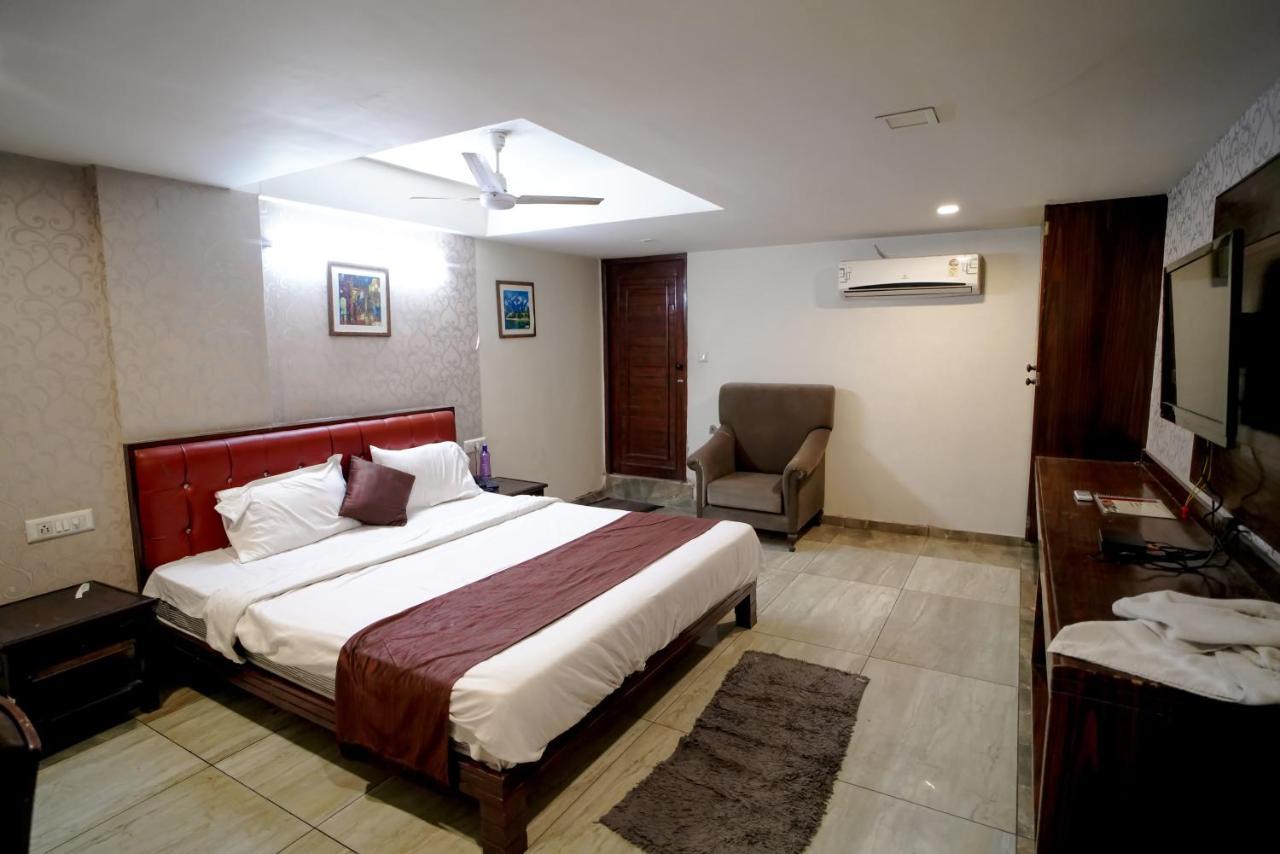 אחמדאבאד Hotel Seven מראה חיצוני תמונה