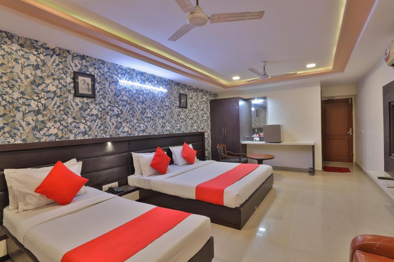 אחמדאבאד Hotel Seven מראה חיצוני תמונה