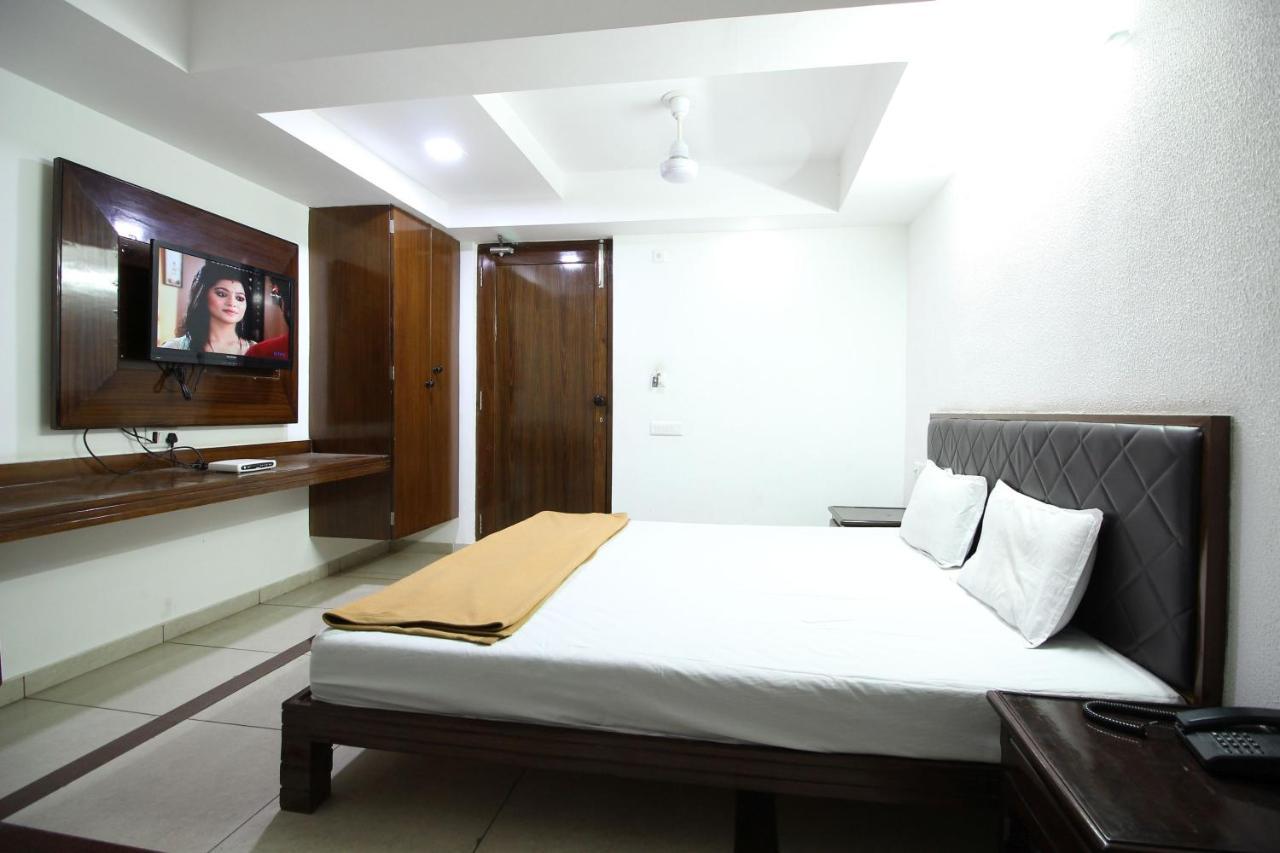 אחמדאבאד Hotel Seven מראה חיצוני תמונה