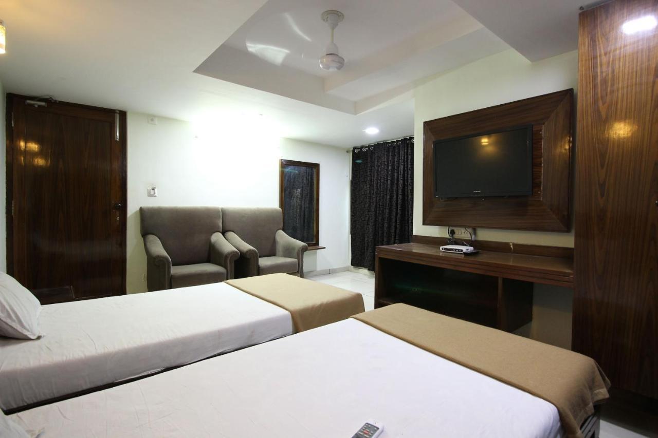 אחמדאבאד Hotel Seven מראה חיצוני תמונה