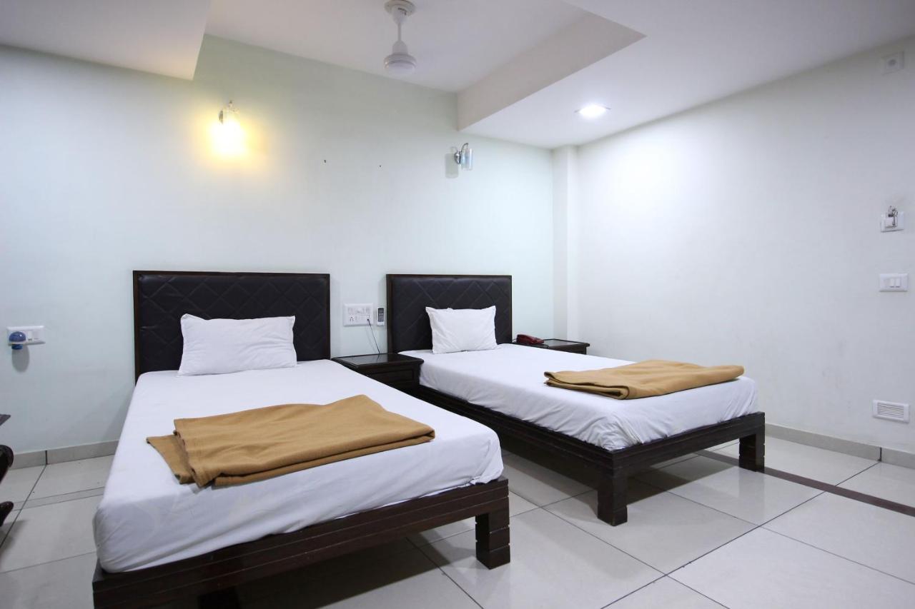 אחמדאבאד Hotel Seven מראה חיצוני תמונה