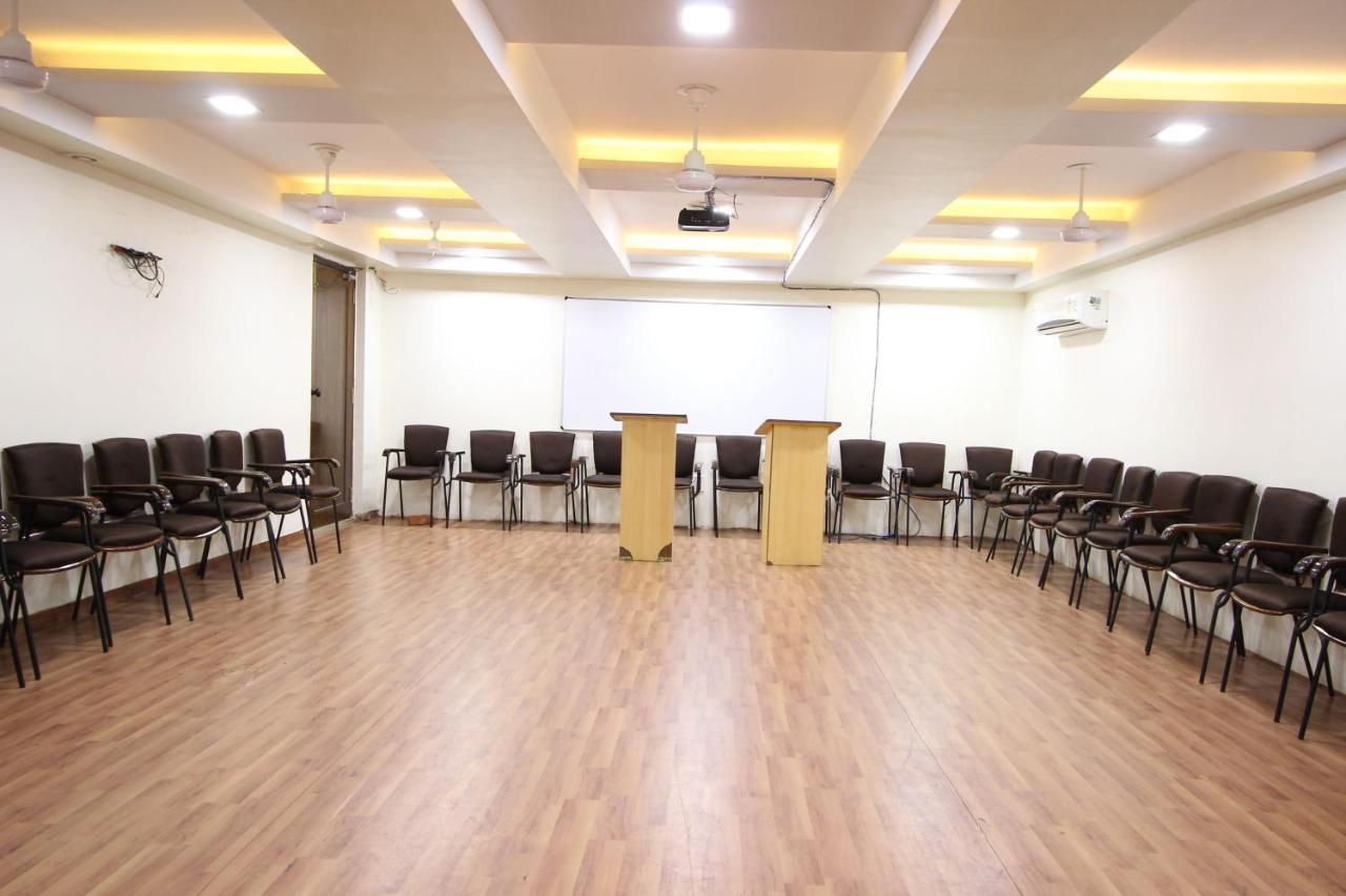 אחמדאבאד Hotel Seven מראה חיצוני תמונה