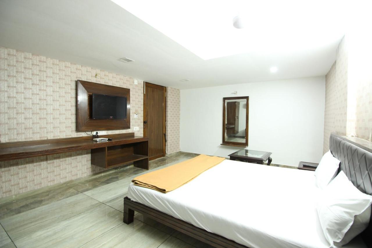אחמדאבאד Hotel Seven מראה חיצוני תמונה